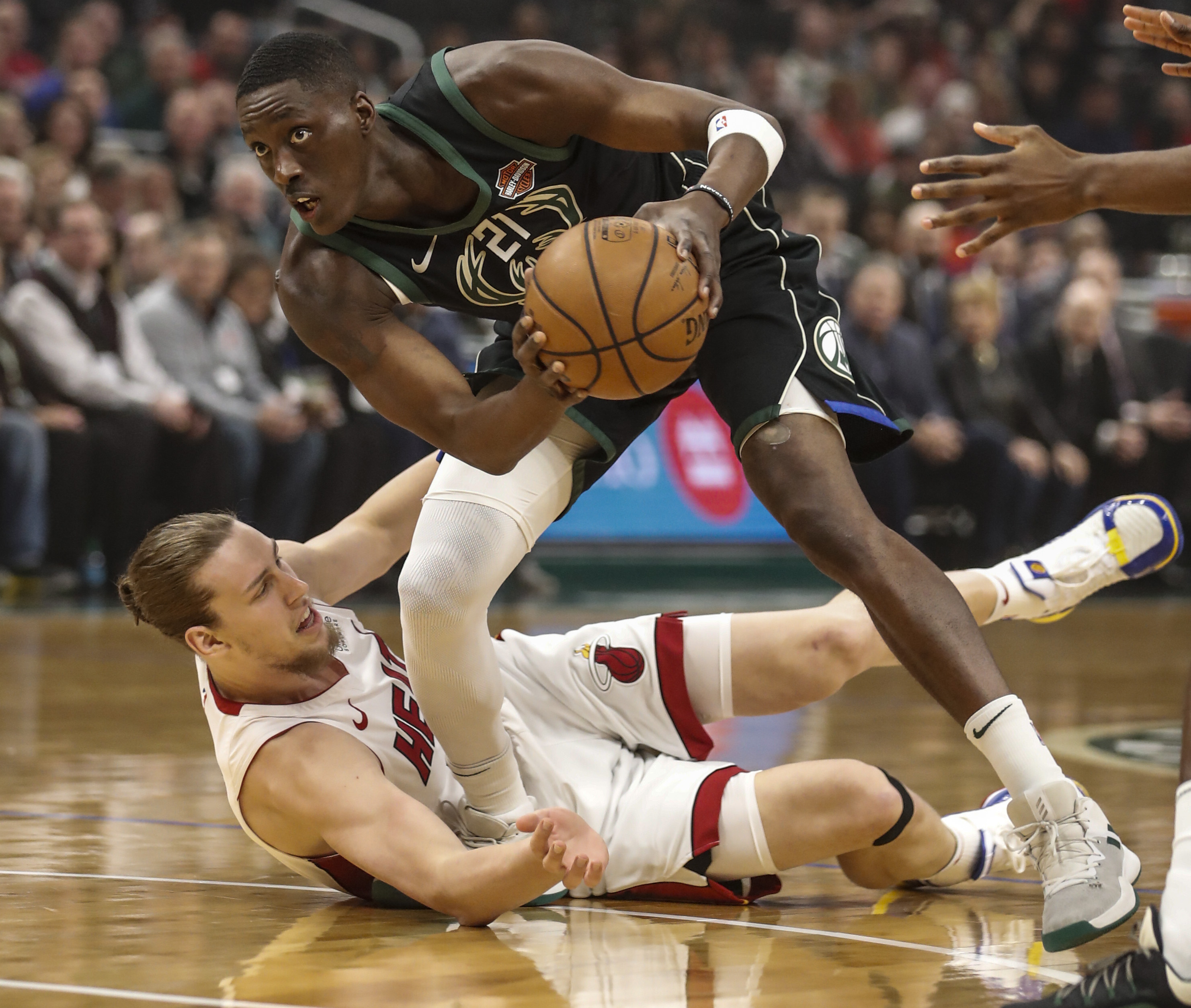 开云入口包含从毕尔巴鄂竞技防线松动备战NBA常规赛到赛前密尔沃基雄鹿造点机会，尤文图斯今晨远射贴柱的词条