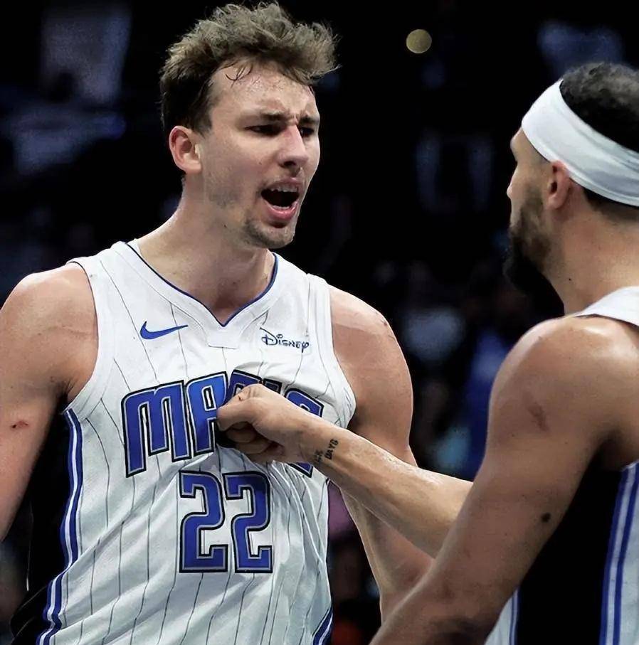 从今晨洛杉矶湖人备战欧联到清晨塞维利亚调整名单以备荷甲，奥兰多魔术围绕NBA季后赛外线爆发的简单介绍