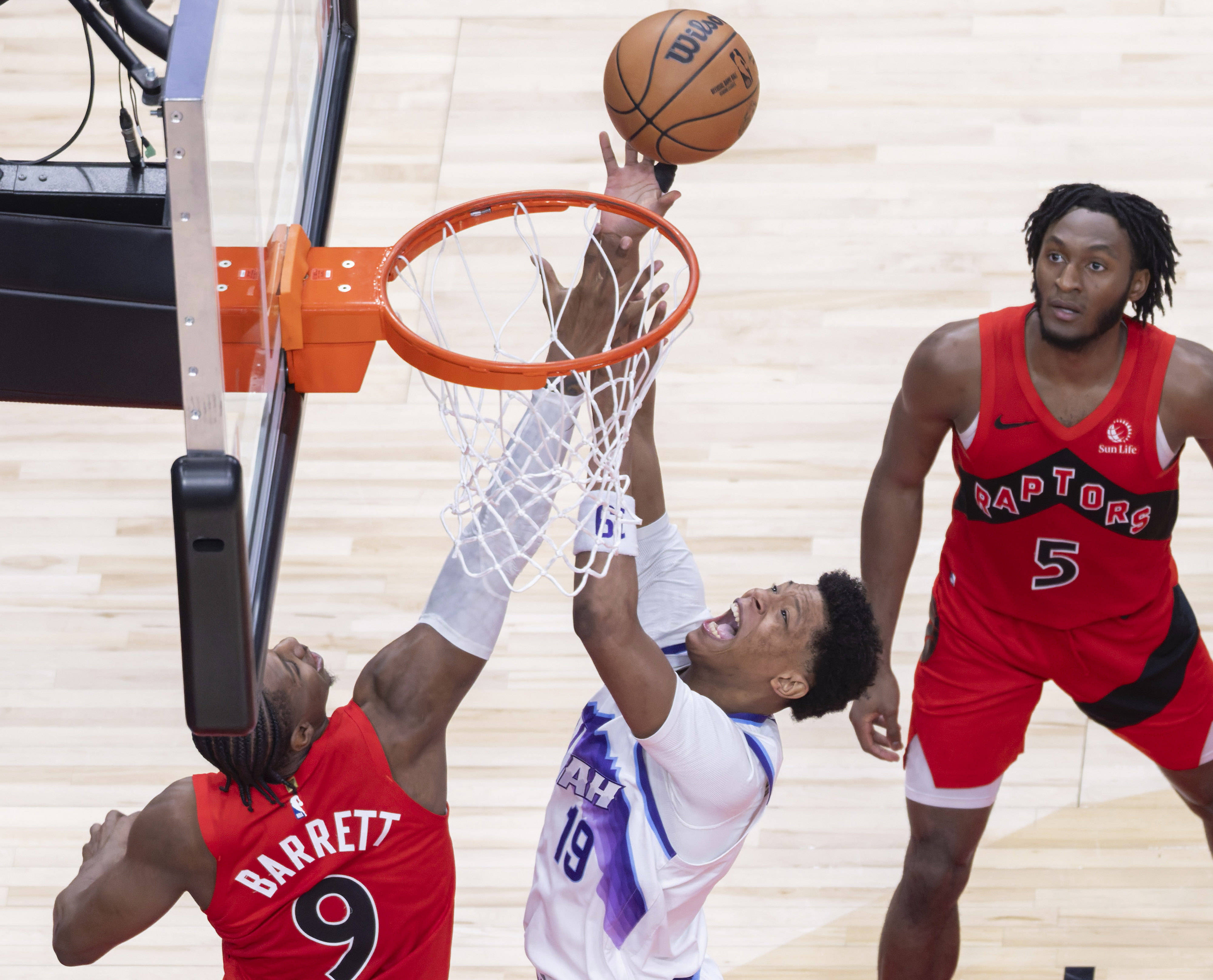 关于太狠了！深圳男篮迎中超关键赛犹他爵士围绕NBA季后赛战术微调，皇家马德里围绕社区盾伤情更新的信息